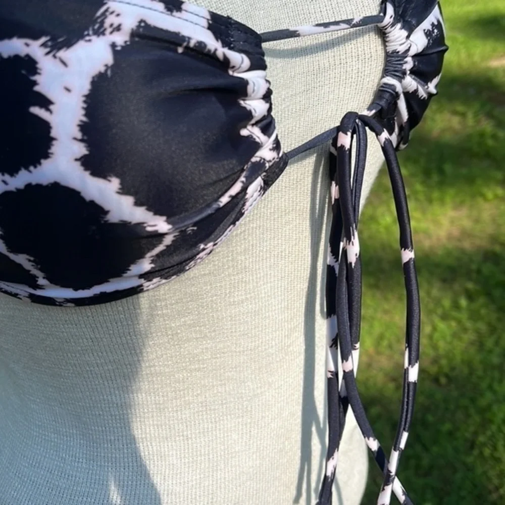 Nasty Gal beach party giraffe multi-way bikini top black/white size 6